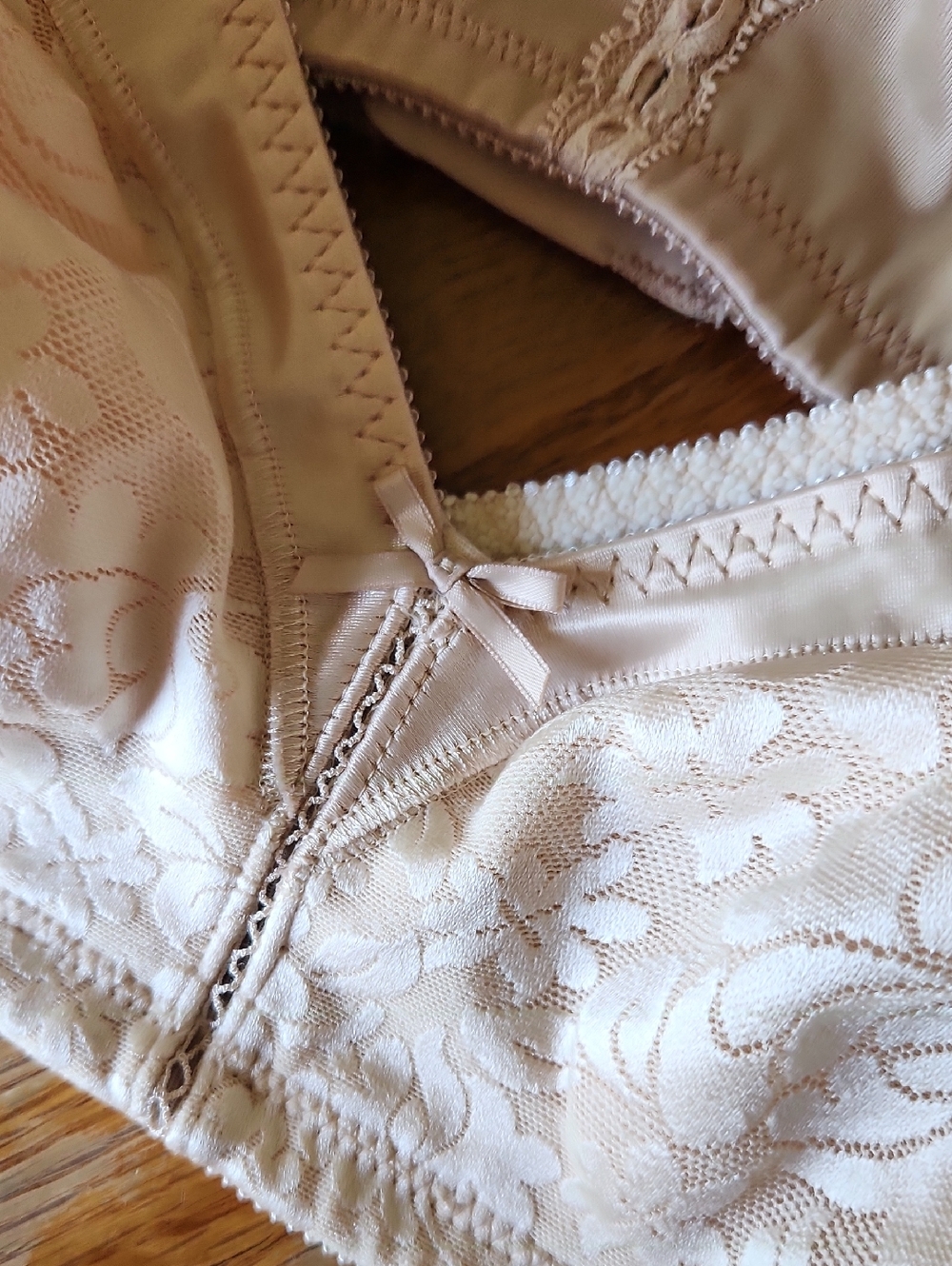 2 Bali Wirefree Bras‎ 36C - Picture 2 of 14